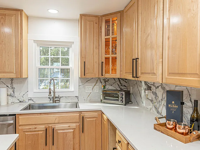 212 Ambler St — Photo 6