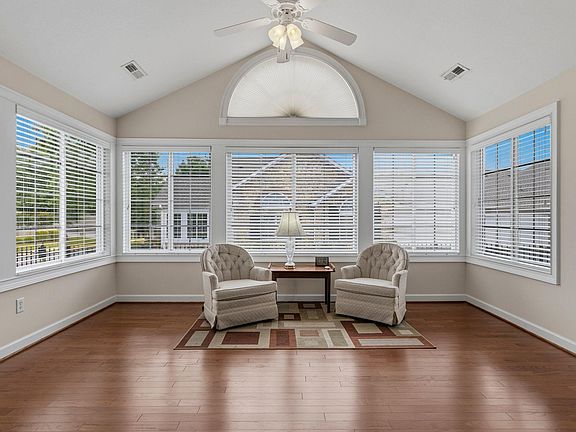 5th image of 12 Fudora Cir