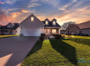 1942 Horseshoe Bend Dr, Perrysburg, OH 43551