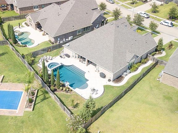 3rd image of 1028 Knoll Bridge Ln