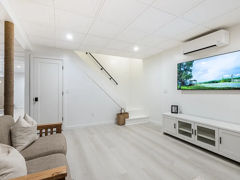 129 Madison Dr — Photo 12