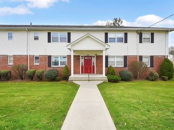 120 Colonial Cir Unit D, Chicopee, MA 01020