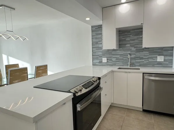 3095 N Course Dr, Pompano Beach, FL 33069