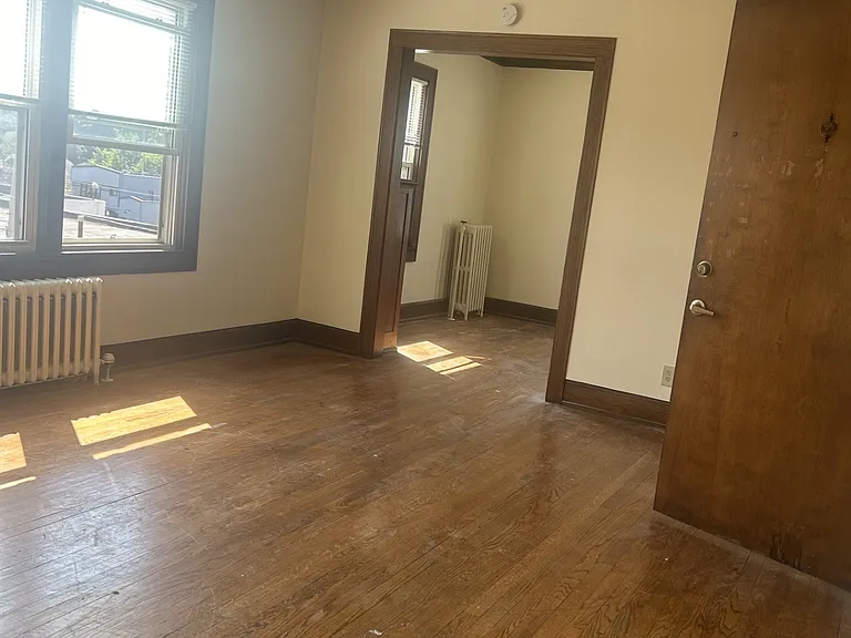 1 Bedroom (Living Room)(East End Unit)