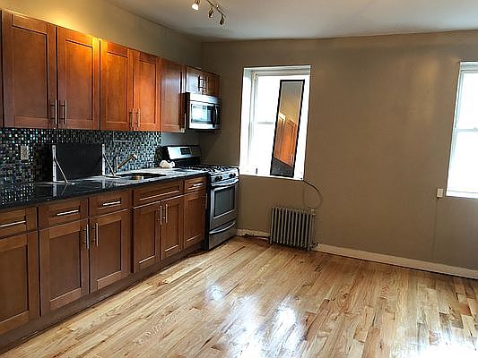 1st image of 758 Lincoln Pl #4R