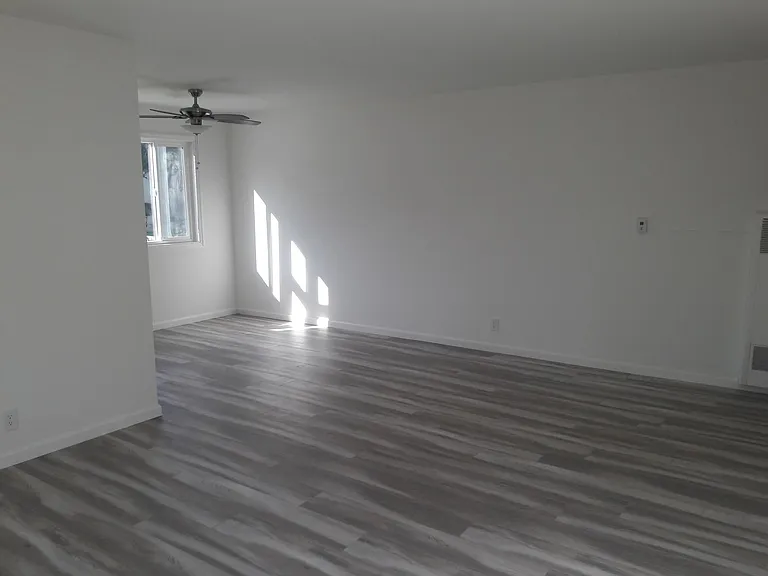 460 S Detroit St #7 — Photo 9