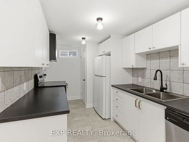 111 Riverside Dr N — Photo 8