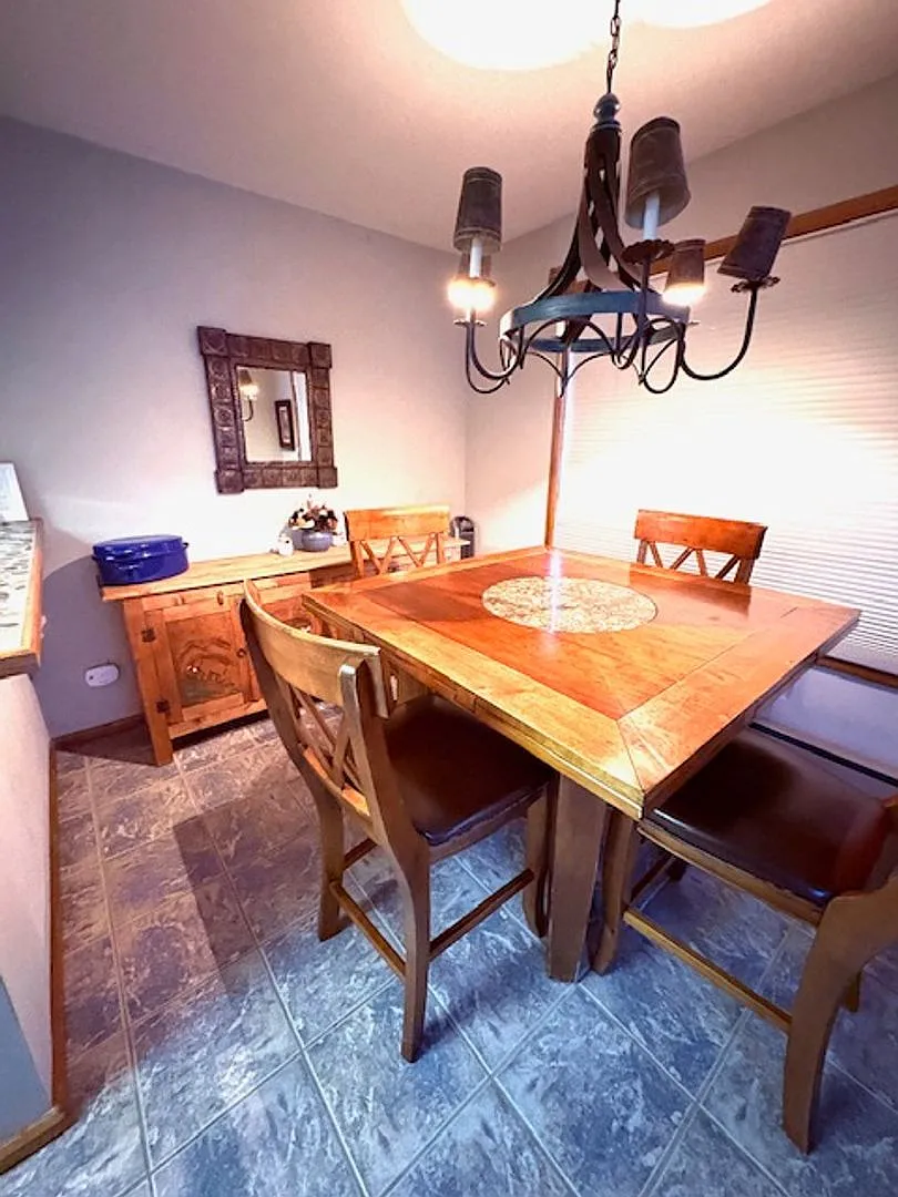 Stunning 3-Bedroom, 2-Story Townhome for Rent 3,000 sq ft — Photo 4