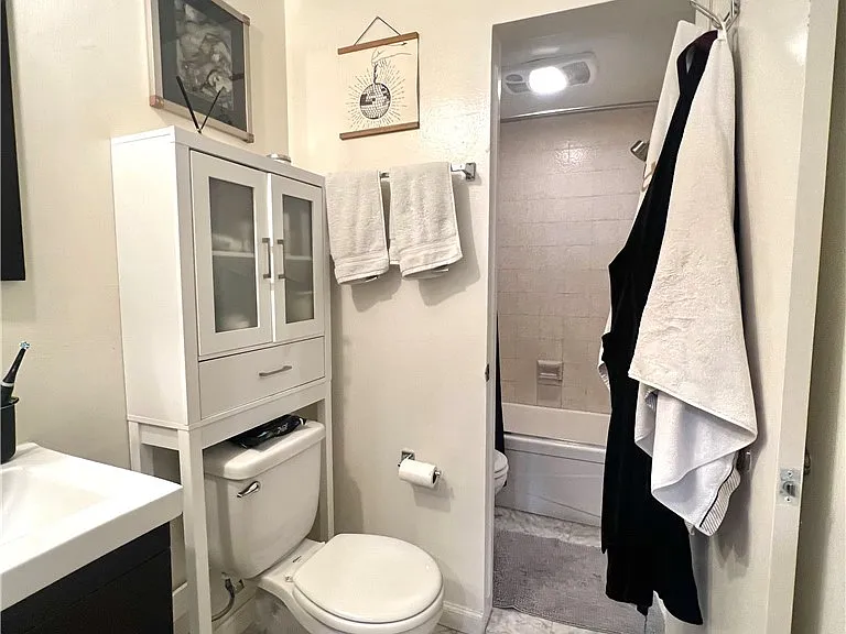 622 Westmount Dr #C — Photo 25