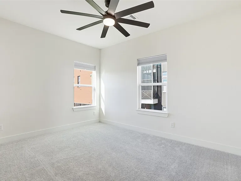 712 Delano St #A — Photo 24