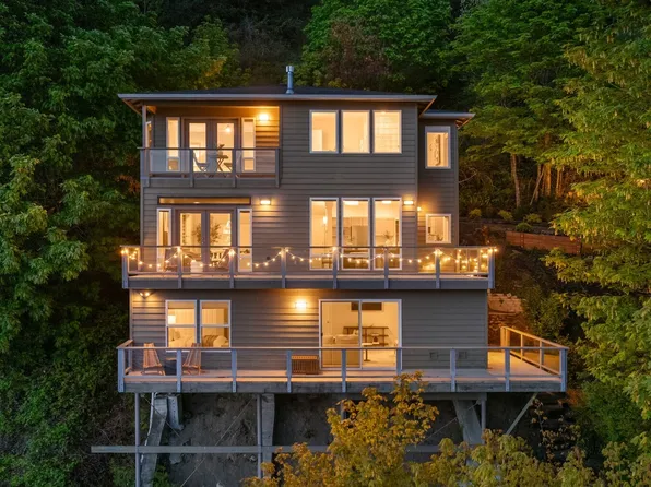 10835 Arroyo Beach Place SW, Seattle, WA 98146