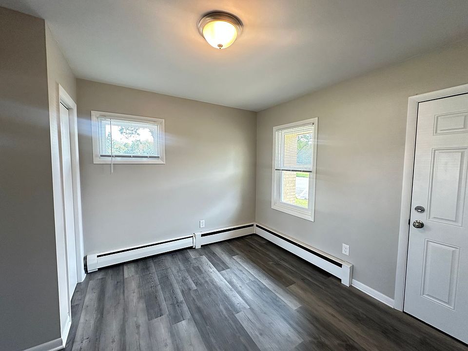 2nd image of 1330 N Stoughton Rd APT 1