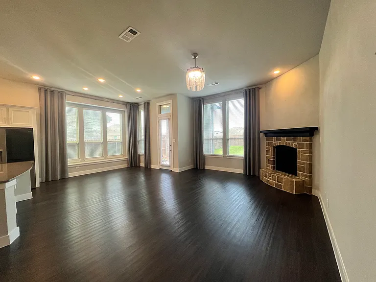 Fireplace in living, dining, kitchen.