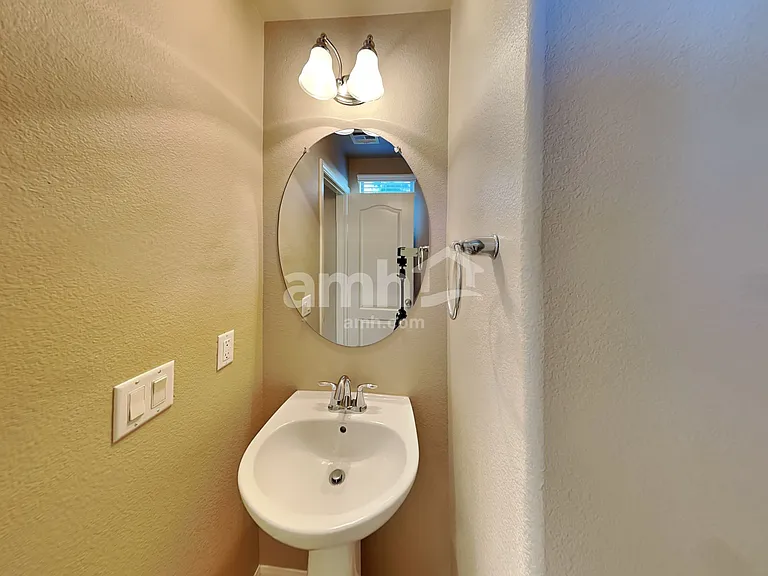 10382 September Flower St — Photo 7