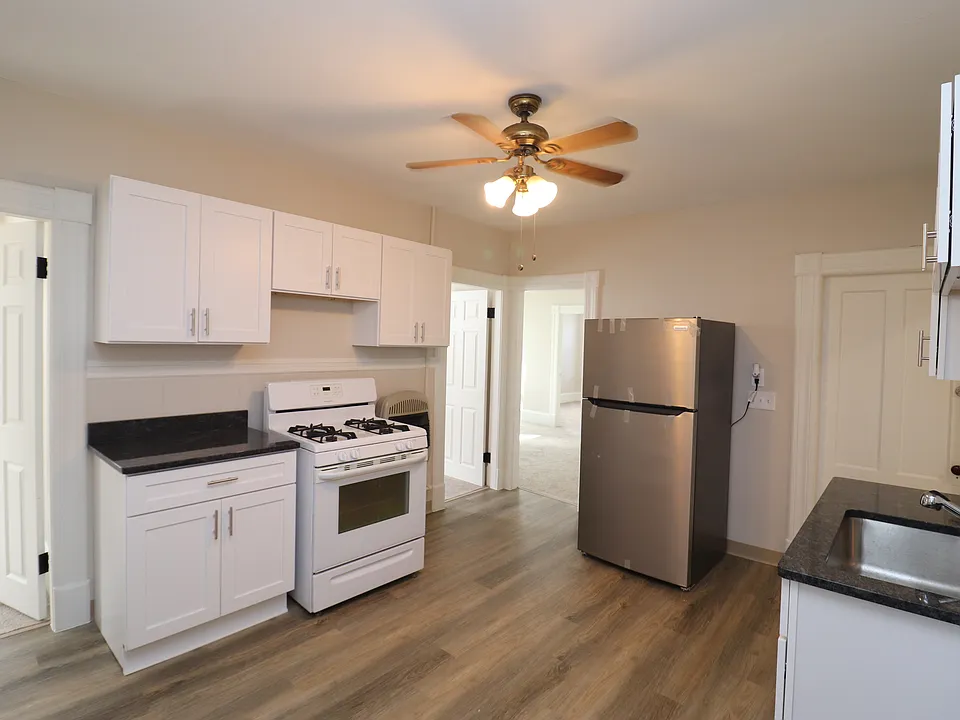 257 Main St #3R