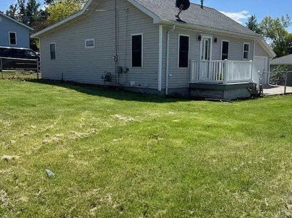 109 E Ingledue St, Marshalltown, IA 50158