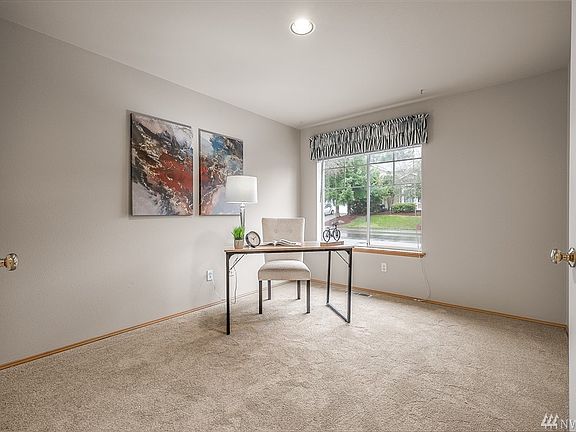 Dedicated main floor office: great for work and school-from-home!