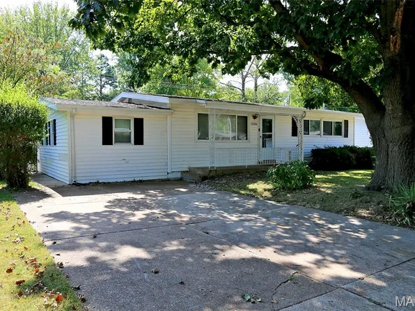 1586 Champlin Dr, Saint Louis, MO 63136