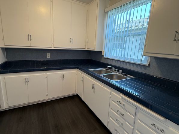 1045 E Carson St #7