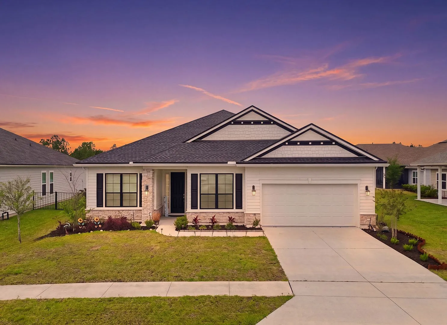 Spacious 4 Bedroom, 3 Bathroom home with an open-concept design located in the desirable Sandy Cr... — Photo 2