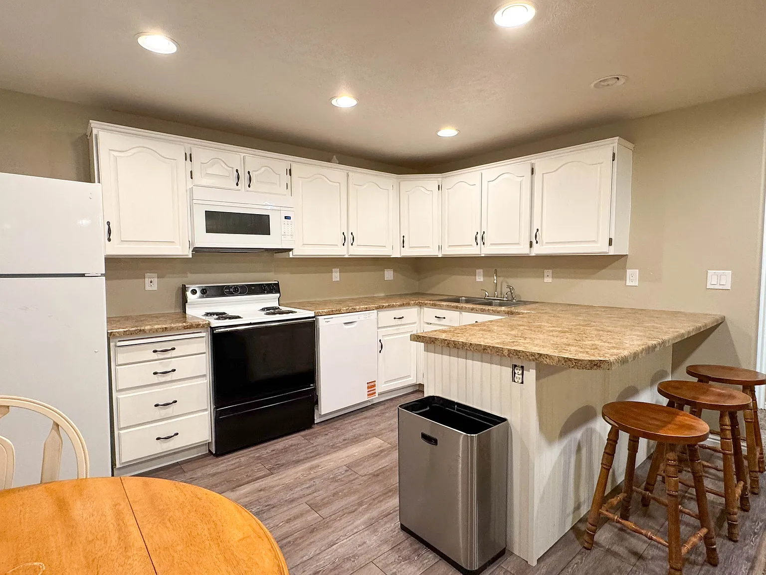 2 bed, 1198 sqft, $1,200 — Photo 2