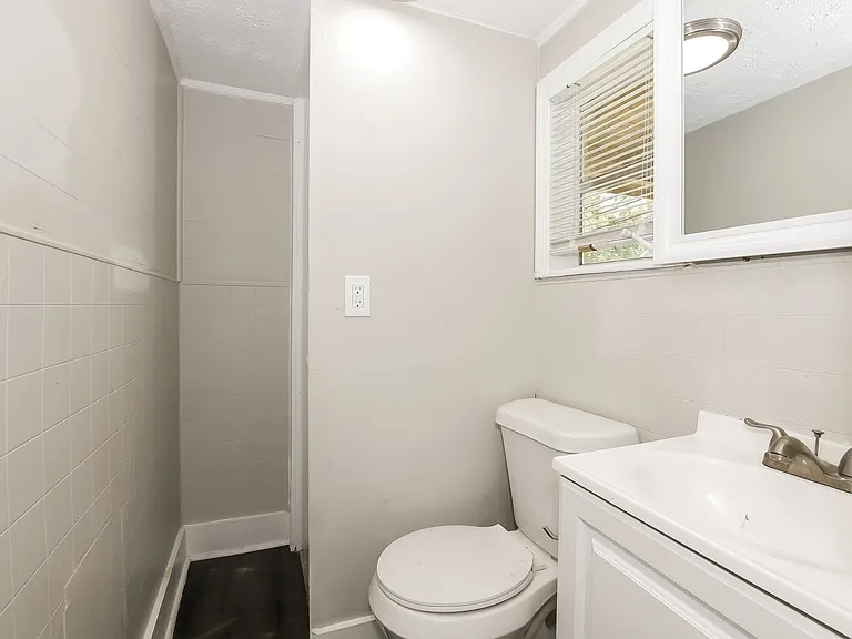 712941_029_bathroom_13161145.jpg