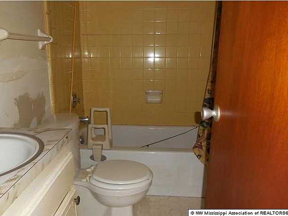 5th image of 2799 Briarwood Dr