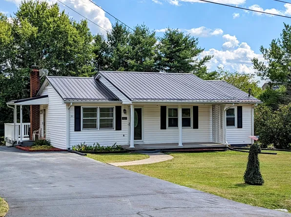 1627 Mud Pike, Christiansburg, VA 24073