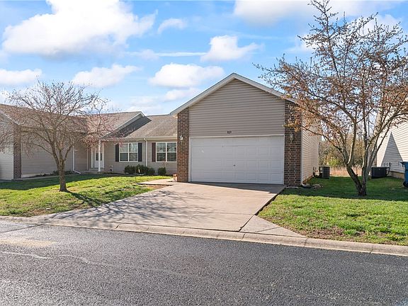 3rd image of 521 Van Buren Rd