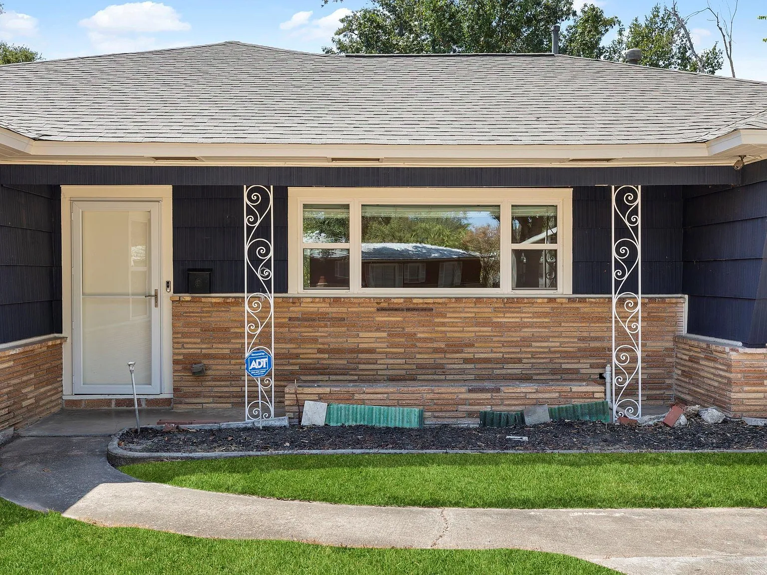 2 bed, 2.0 bath, 1205 sqft, $2,650 — Photo 2