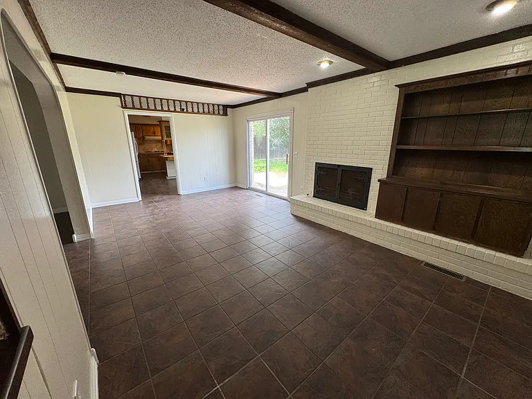 5705 W Wilshire Blvd — Photo 5