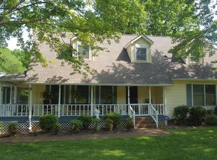 1914 Lake Rd, Greenbrier, TN 37073