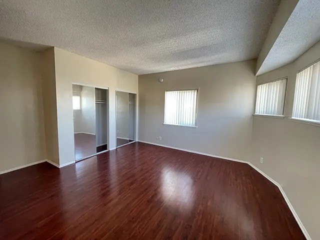 2600 W 8th Street — Photo 16