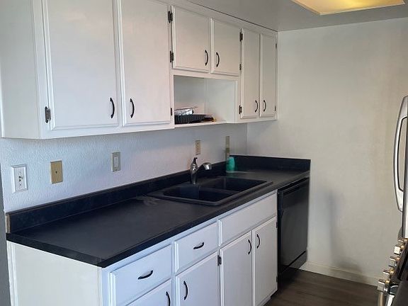 3rd image of 575 North St