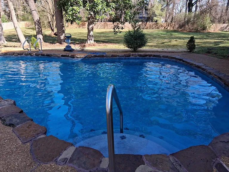 1801 Robin Hood Ln — Photo 35