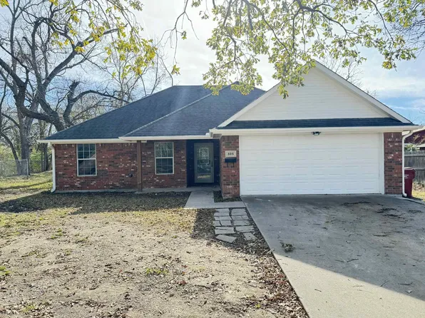 806 E 10th St, Bonham, TX 75418