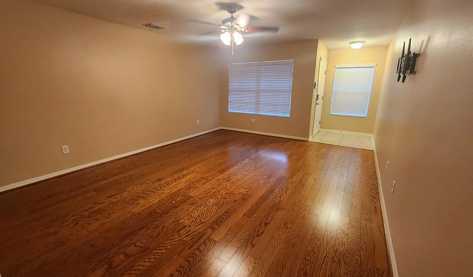 2 bed, 1589 sqft, $1,800 — Photo 2