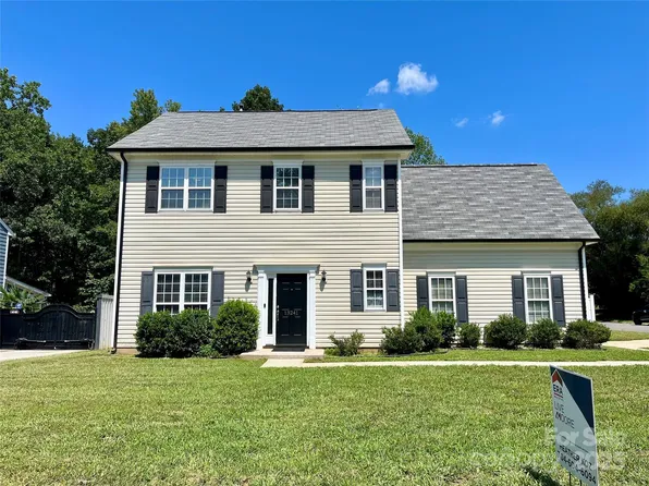 13241 Woodland Farm Dr, Charlotte, NC 28215