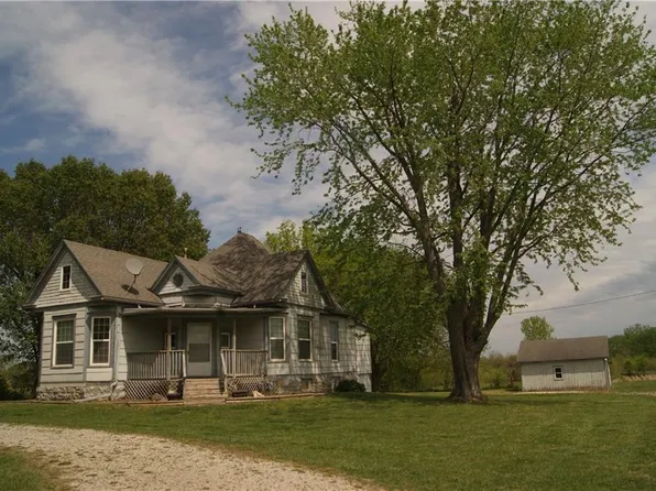 28317 S Walker Rd, Harrisonville, MO 64701