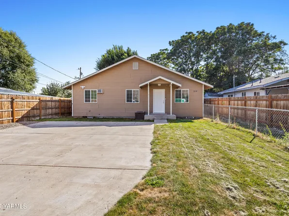 204 E R St #1 & 2, Yakima, WA 98901