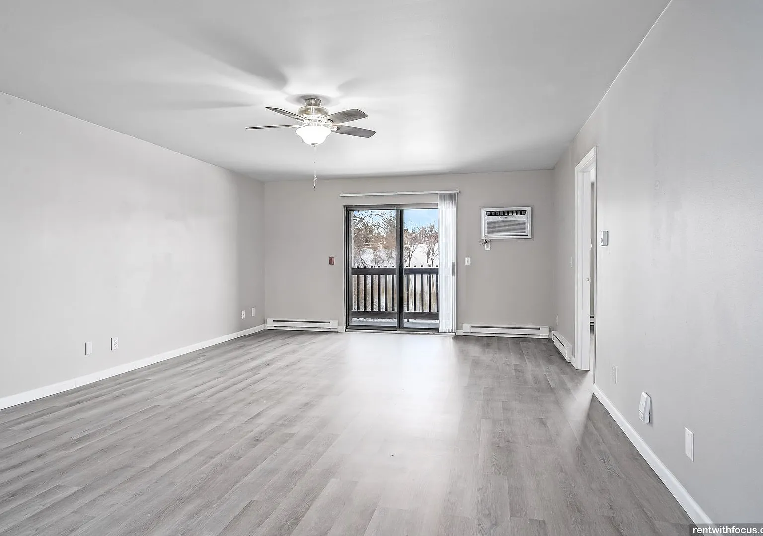410 Fox Shores Dr. — Photo 4