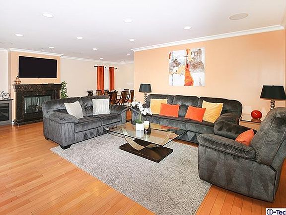 3rd image of 3031 Sagamore Way