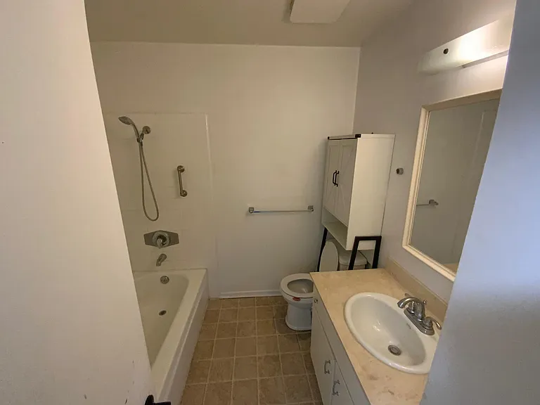 401 Massachusetts Ave — Photo 7