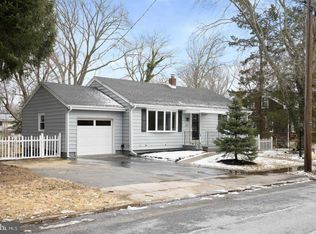 223 Lakeside Blvd, Hamilton, NJ 08610