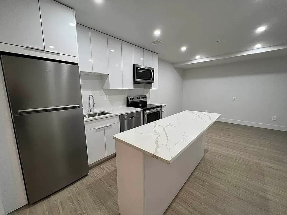 1st image of 1035 Washington Ave #7