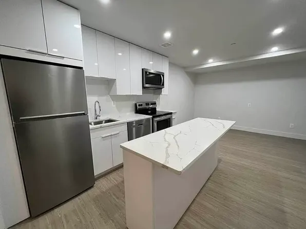 1035 Washington Avenue image 1 of 6