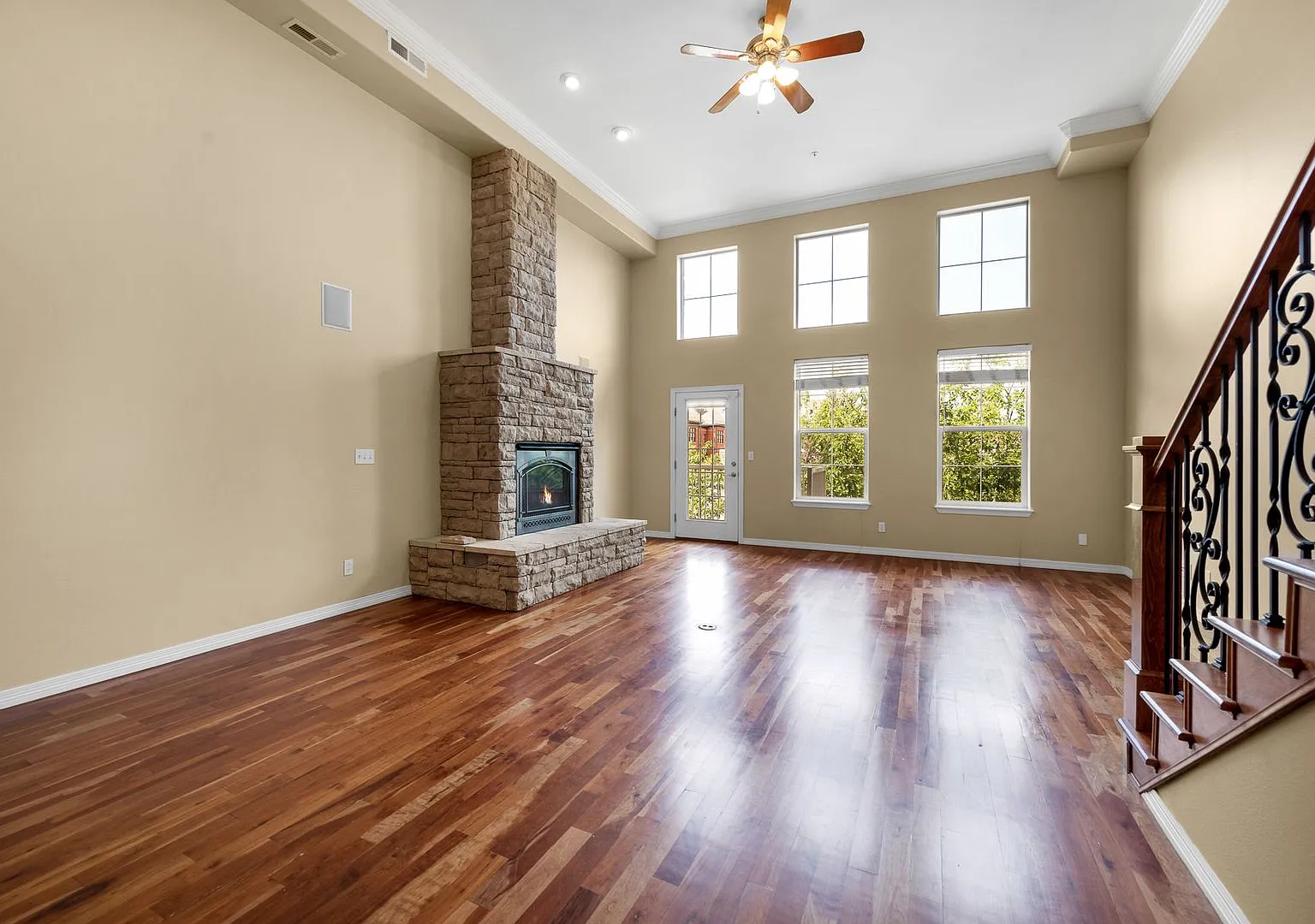 233 E Fountain Blvd — Photo 3