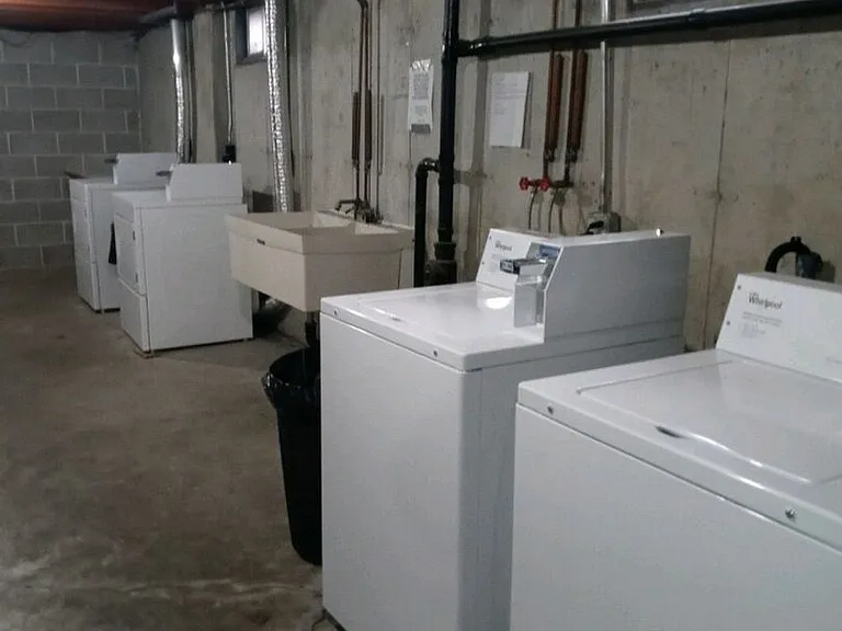 Avenue Apartments — Photo 2