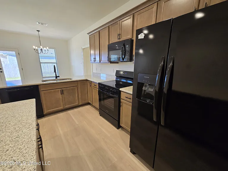 15395 Percy St — Photo 12