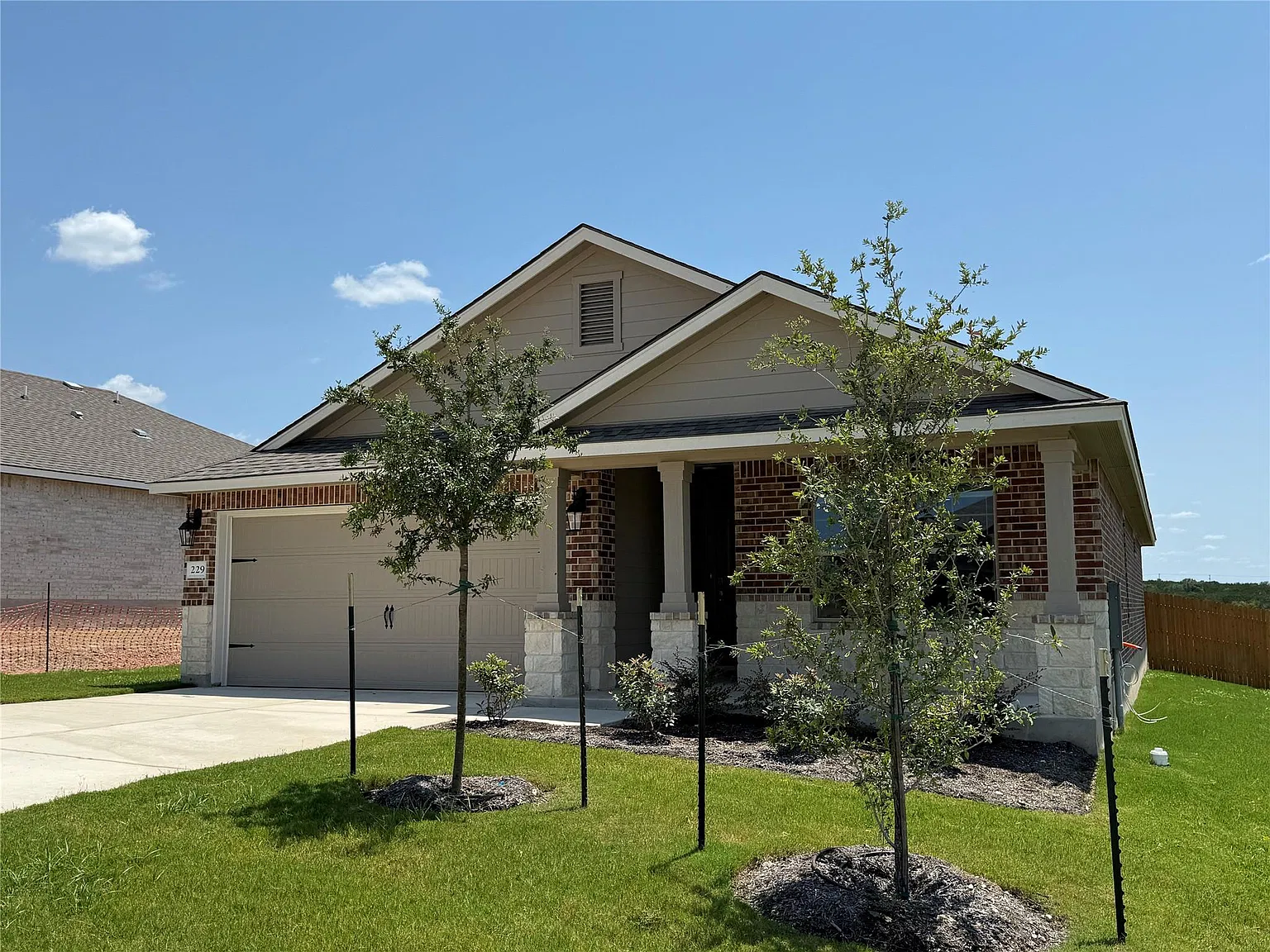 3 bed, 2.0 bath, 1605 sqft, $2,095 — Photo 4